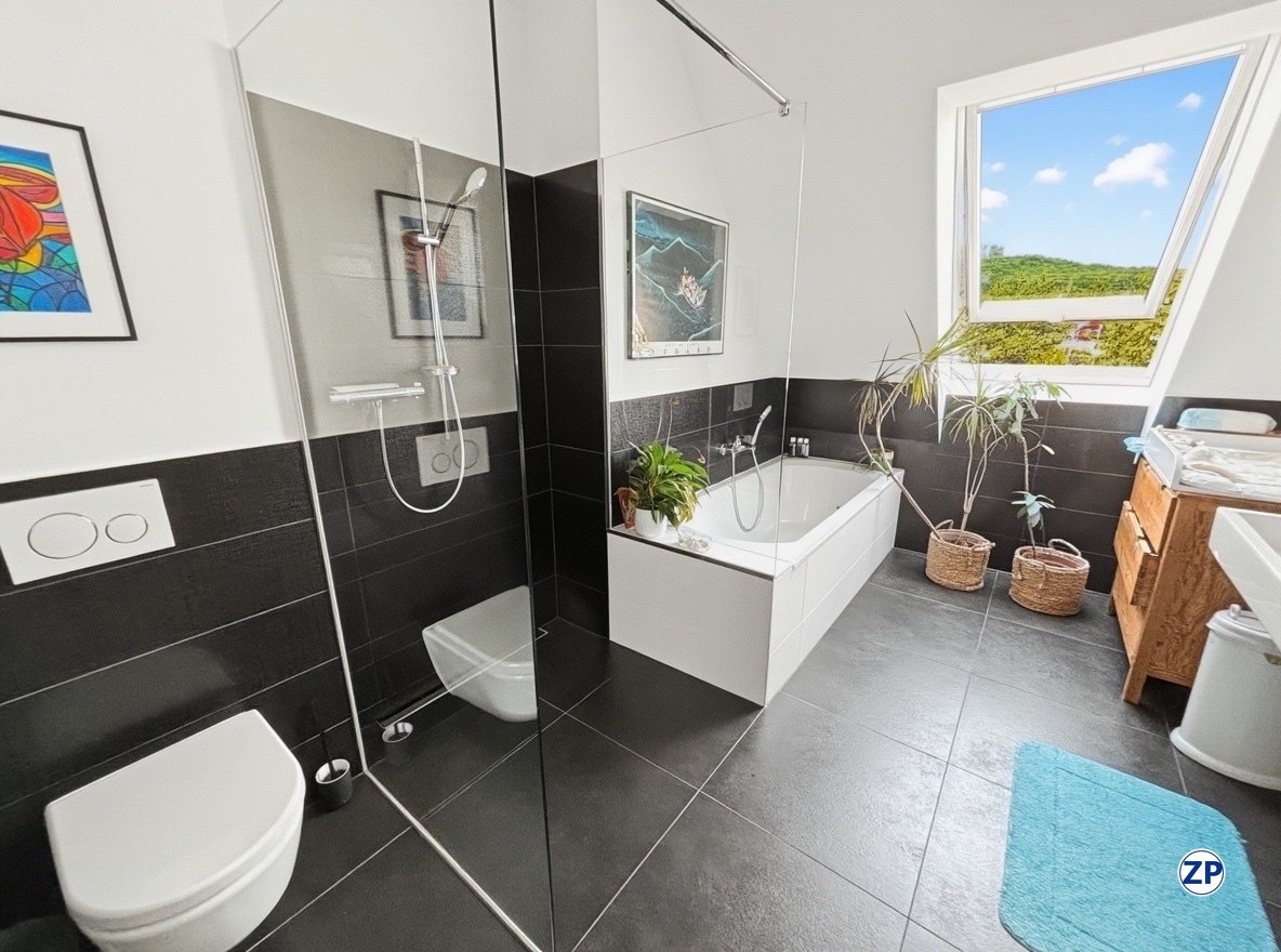 Moderne 4-Zimmer-Dachgescho�wohnung mit Villencharakter, gro�em Balkon und Garage am Wienerwald /  / 1140&nbsp;Wien / Bild 8
