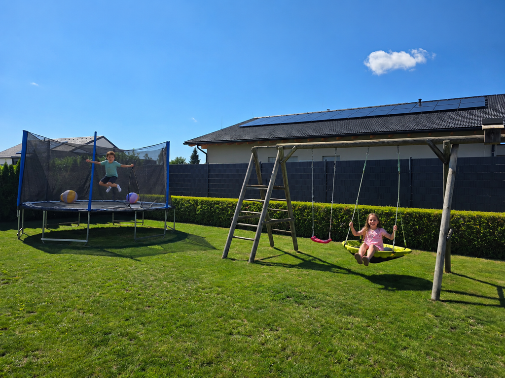 eigener ebener Garten - Spielplatz