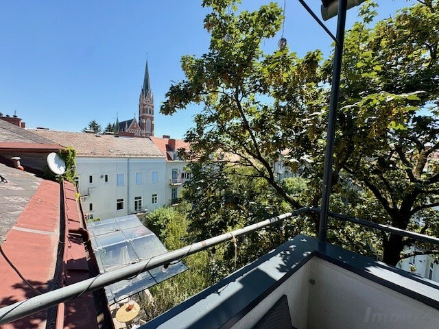 Rarität: 2-Zimmer-Penthouse für Sportliche im 3.OG ohne Lift, große Terrasse - ideal für Paare, die das Besondere suchen.