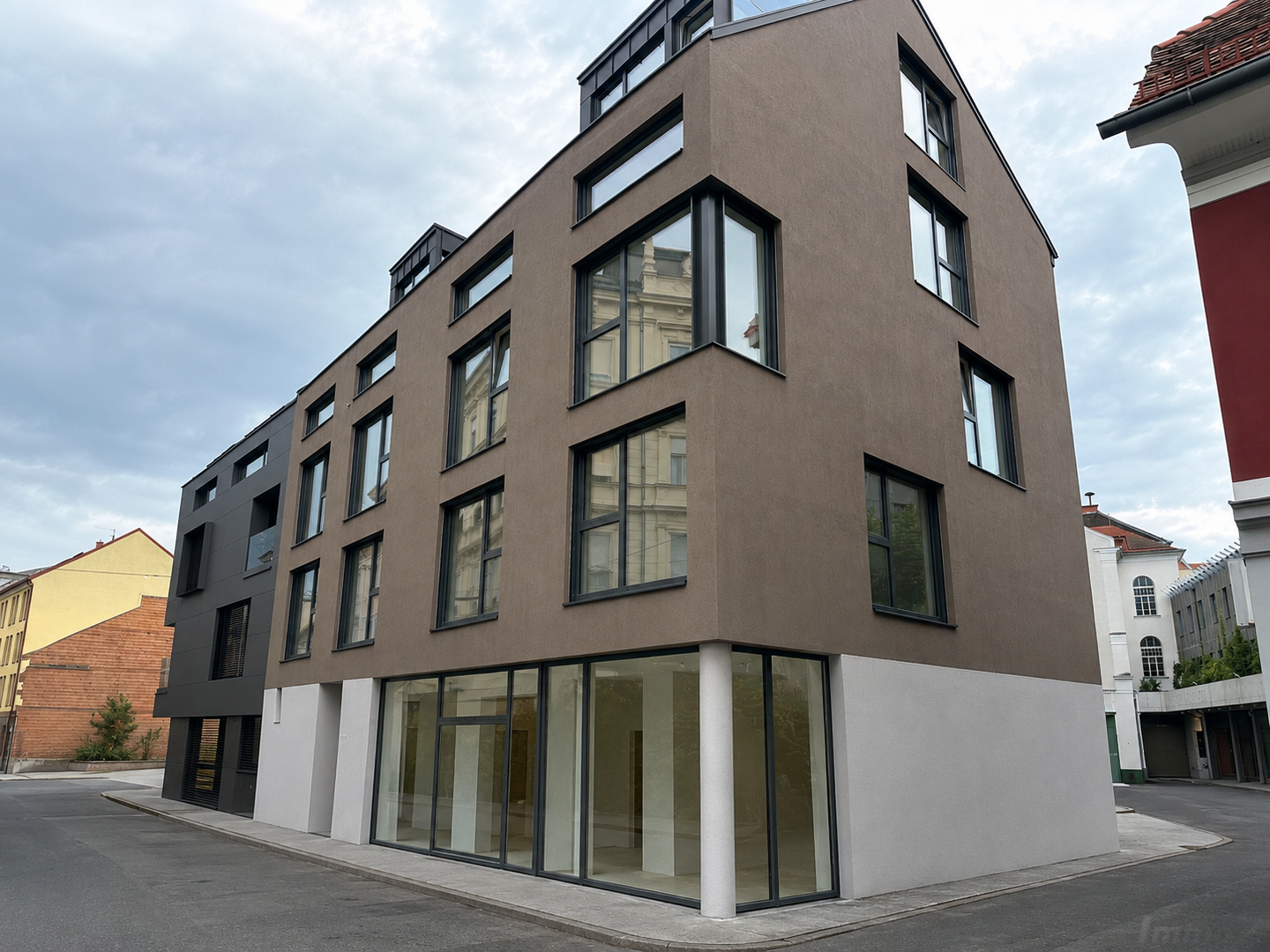 Hausansicht straßenseitig mit K1 fertiggestellt