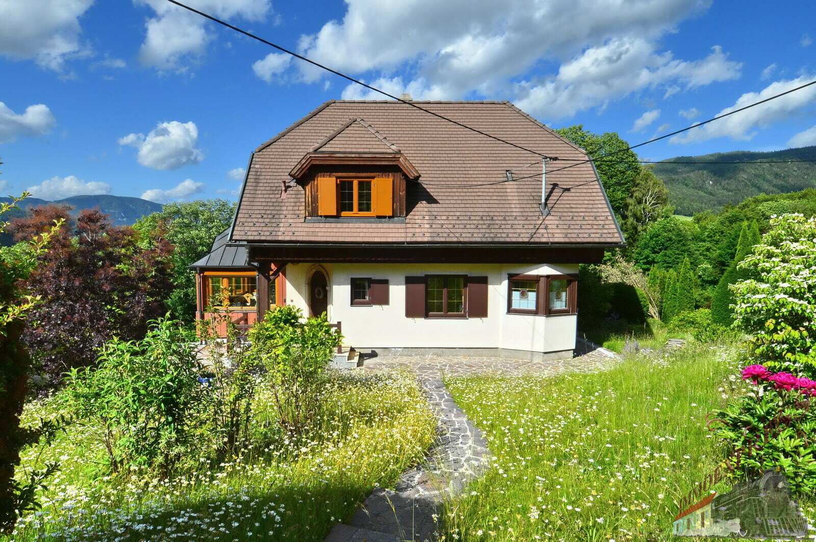 Landhaus in Ruhelage von Maria Schutz auf ca. 2.309 m² mit Bachlauf