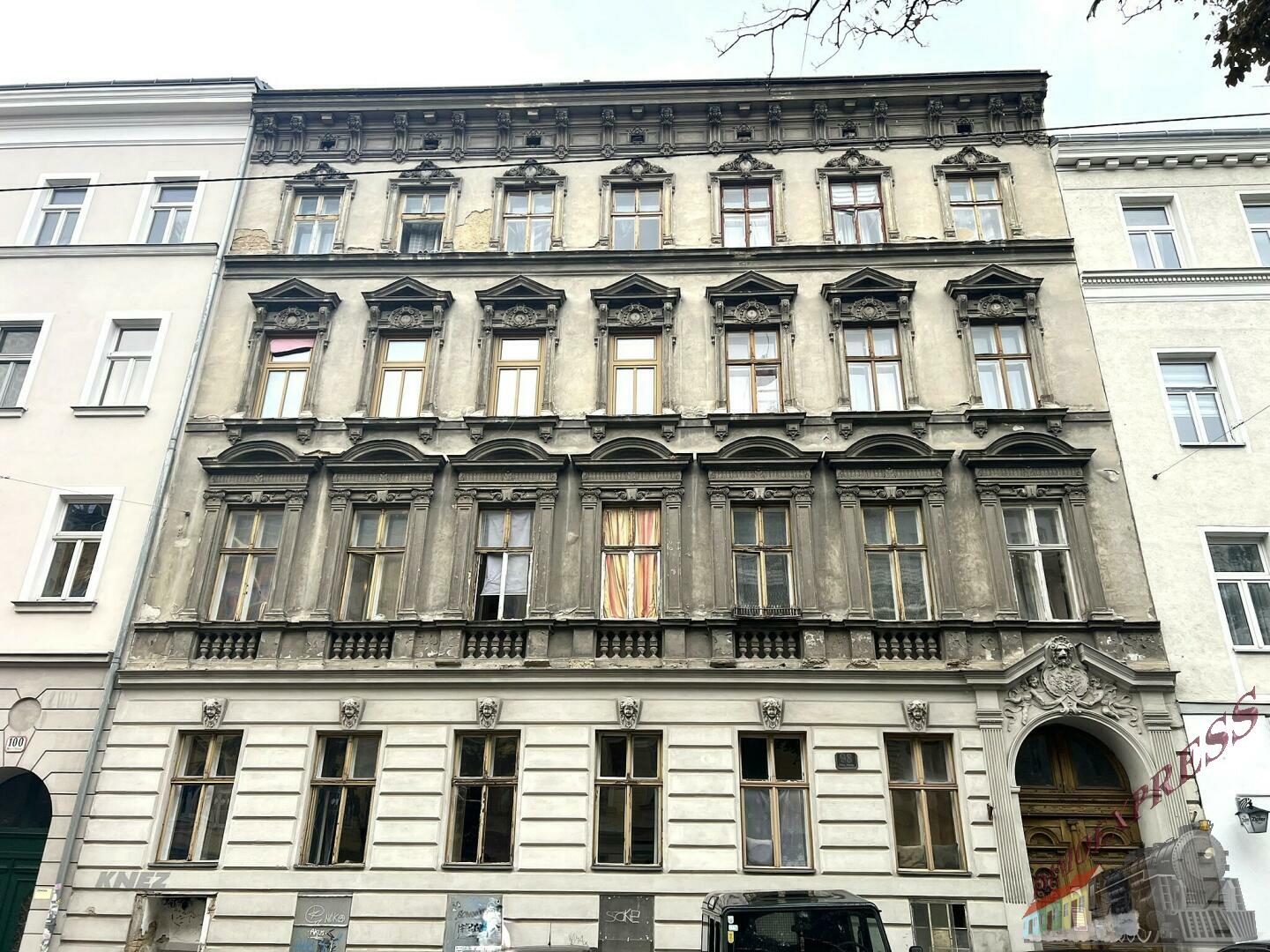 Perfektes Investment - Zinshaus mit bewilligtem Dachgeschoß-Zubau - Innenhof
