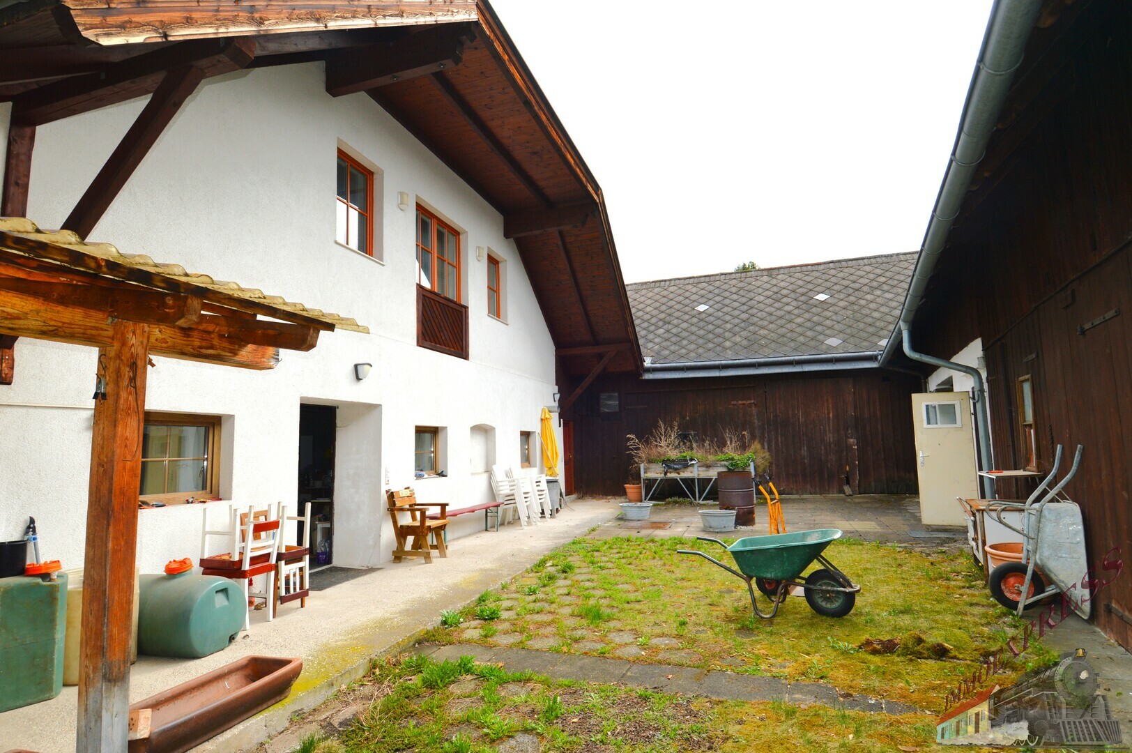 Einmalige Gelegenheit - Vierkanthof mit mehreren Wohneinheiten und Lagerräumen - Schneebergblick