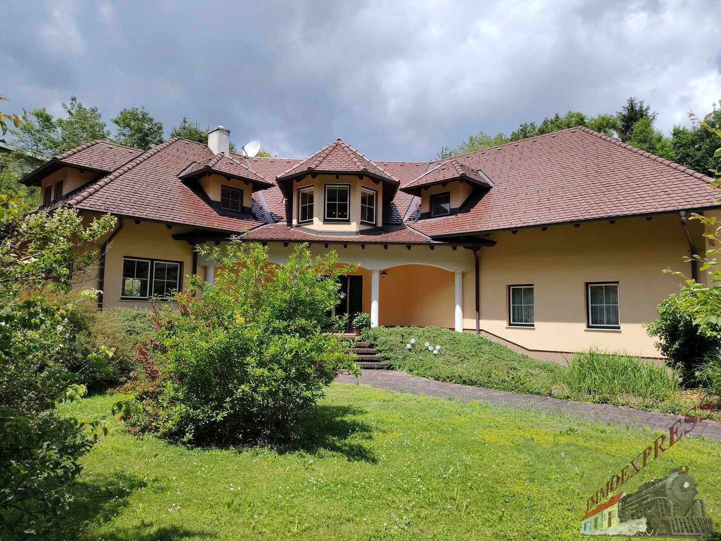 Neuer toller Preis!  Villa mit neuer PV-Anlage bietet viel Platz und ruhige, grüne Umgebung – ca. 38min nach Wien!