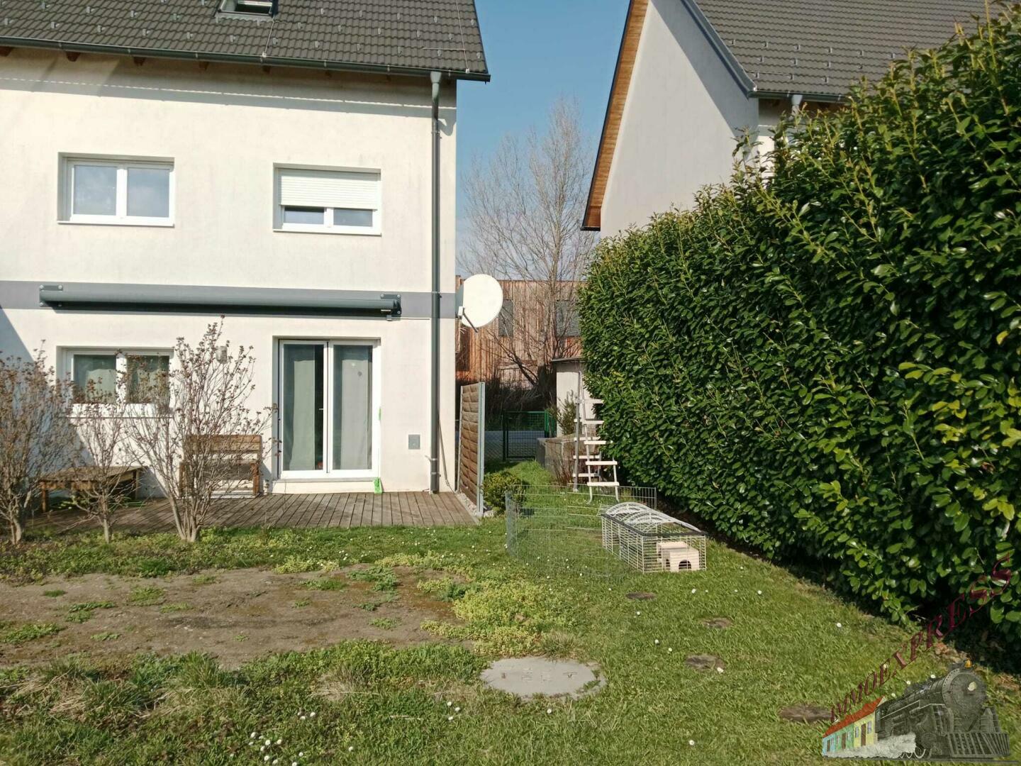Stilvolle Doppelhaushälfte mit kleinem Garten und 2 PKW-Stellplätzen in Traiskirchen wartet auf Sie!
