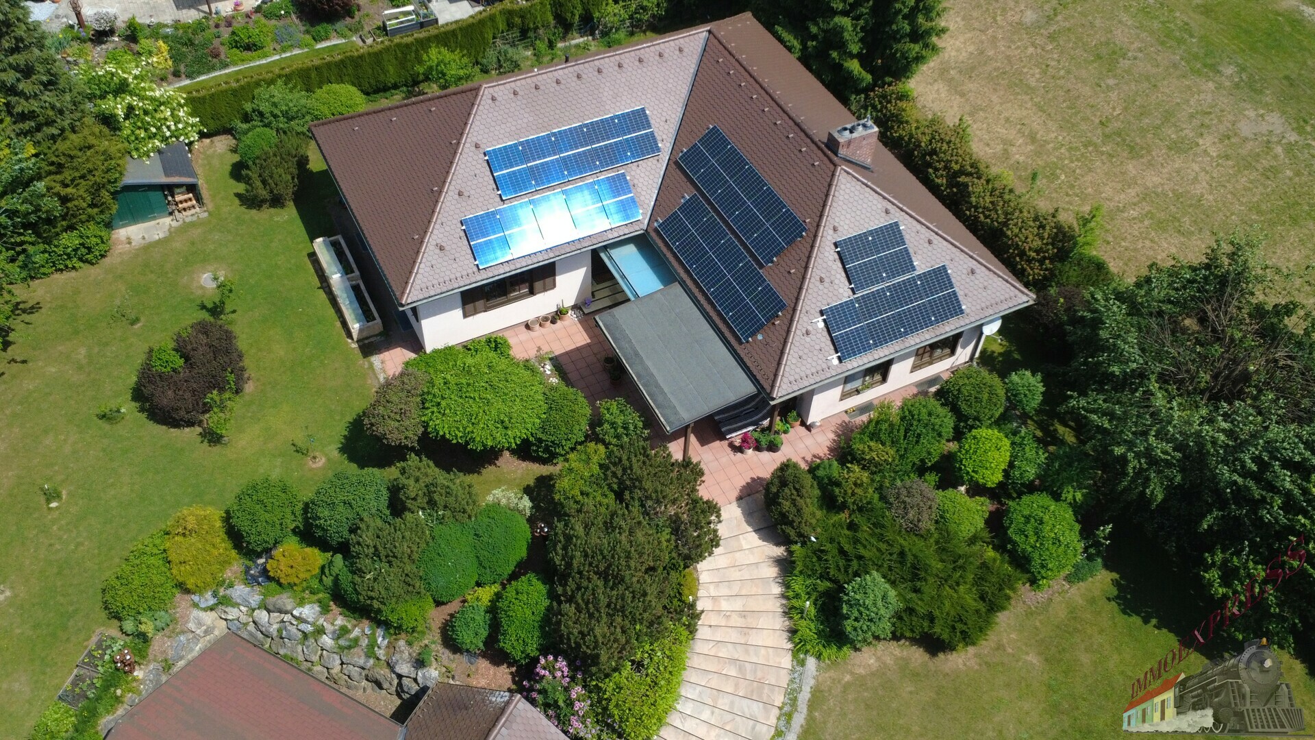 Einzigartiger Bungalow mit Ruhelage  und Edelstahl Pool auf 2.000 m² Grundstück