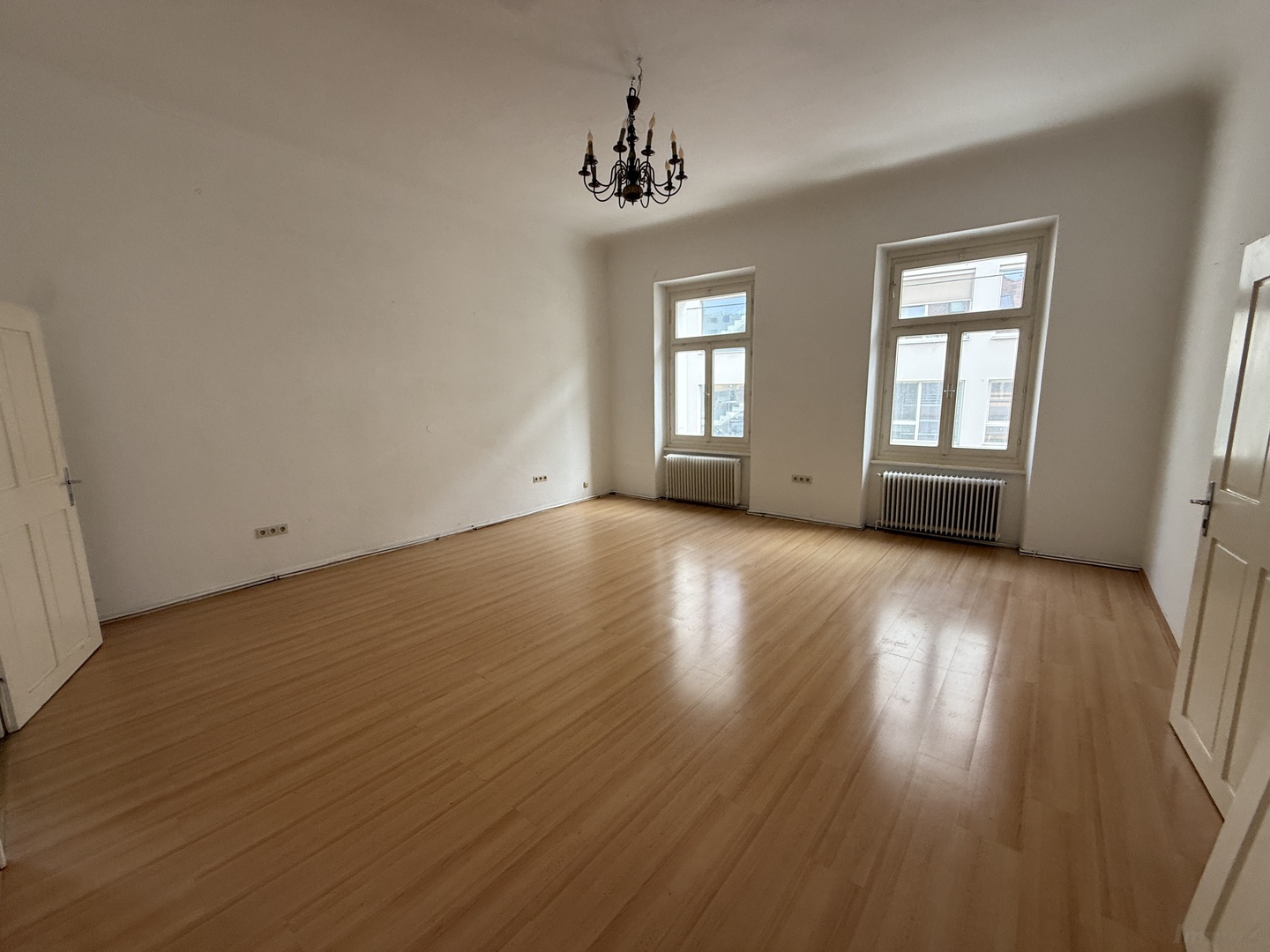 Repräsentatives Altbau-Büro in bester Grazer Innenstadtlage – ideal für Kanzlei, Praxis oder Agentur