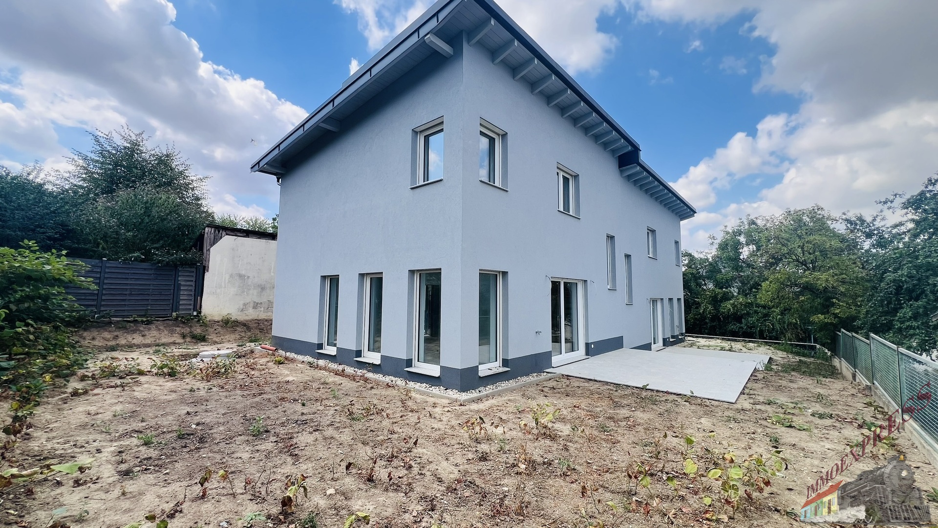 ERSTBEZUG! Familientraum in Ruhelage mit Eigengarten, PKW-Stellplatz und Terrasse!