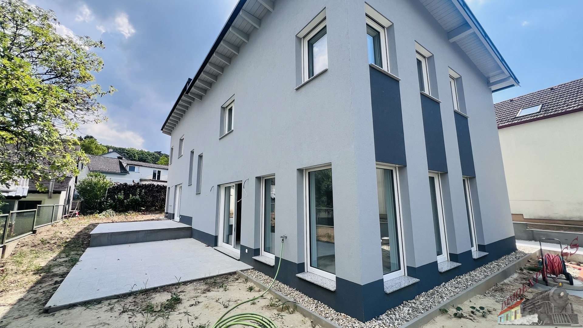 ERSTBEZUG! Familientraum in Ruhelage mit Eigengarten, PKW-Stellplatz und Terrasse!