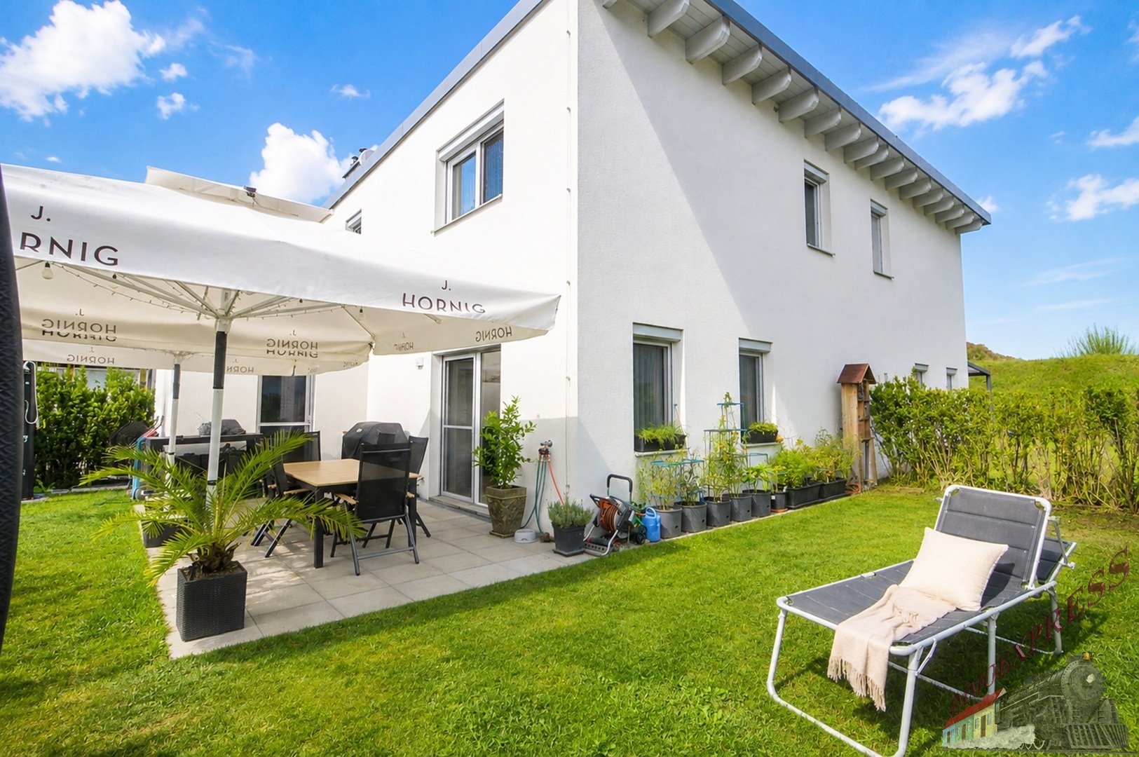 Moderne Neubau-Doppelhaushälfte mit sonniger Terrasse und gepflegtem Garten nähe Traismauer