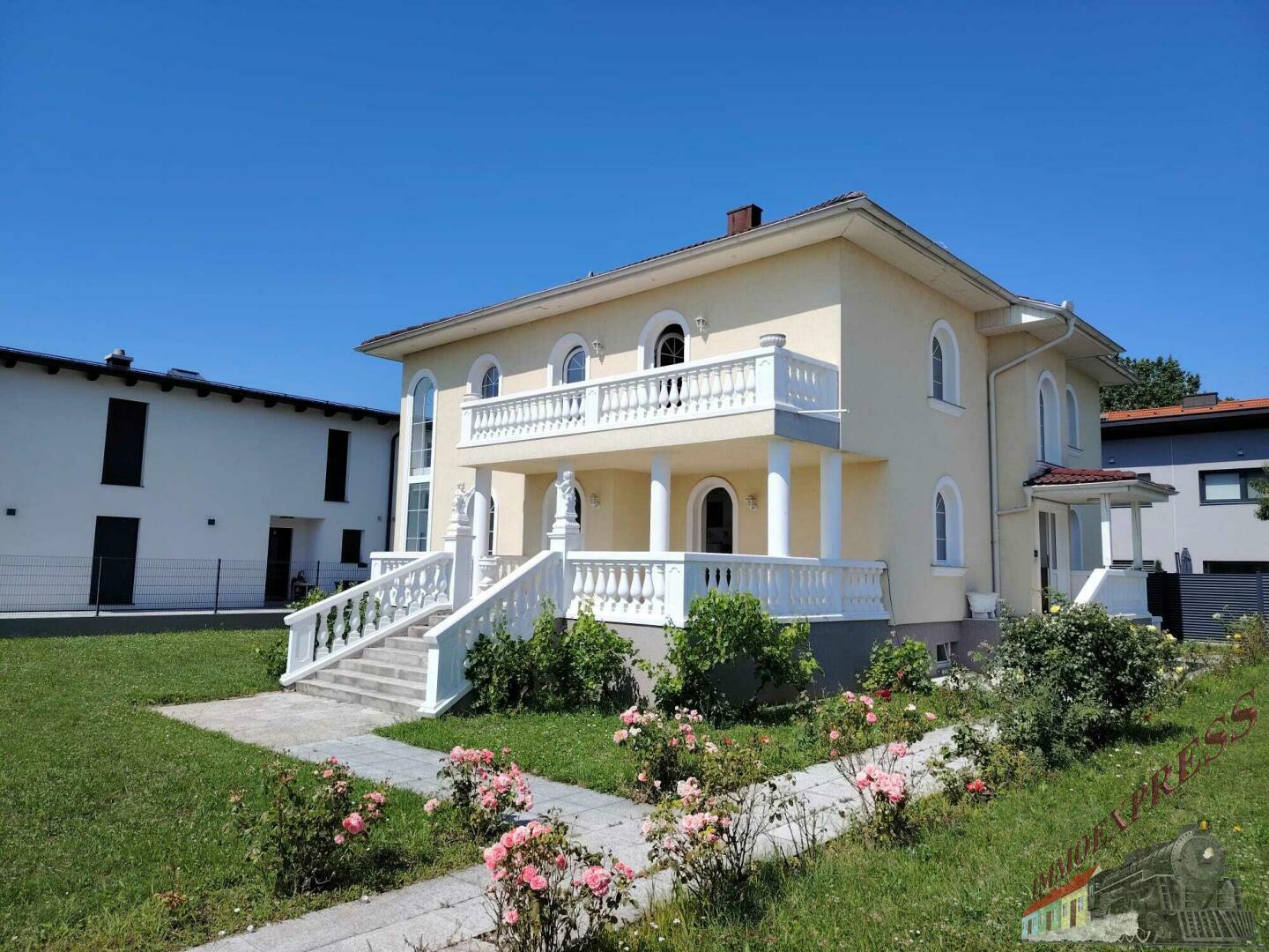 Villa in mediterranem Stil bietet viel Platz und ruhige Umgebung – ca. 25min zur Stadtgrenze Wien!