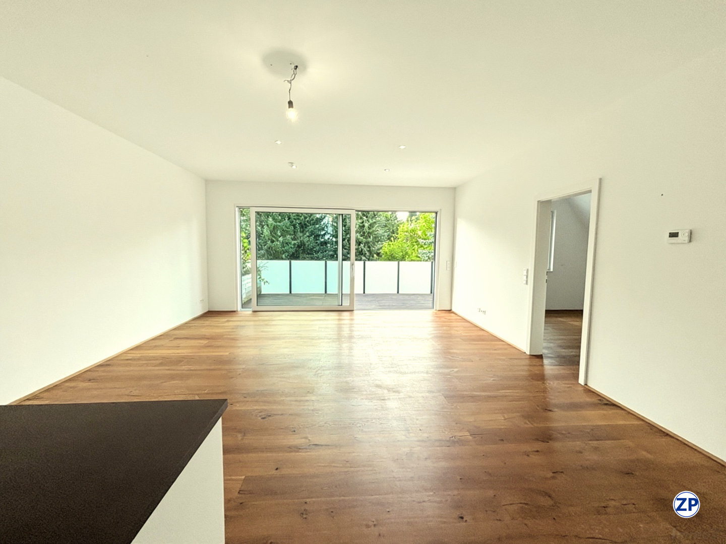 Moderne 4-Zimmer-Dachgescho�wohnung mit Villencharakter, gro�em Balkon und Garage am Wienerwald /  / 1140&nbsp;Wien / Bild 2