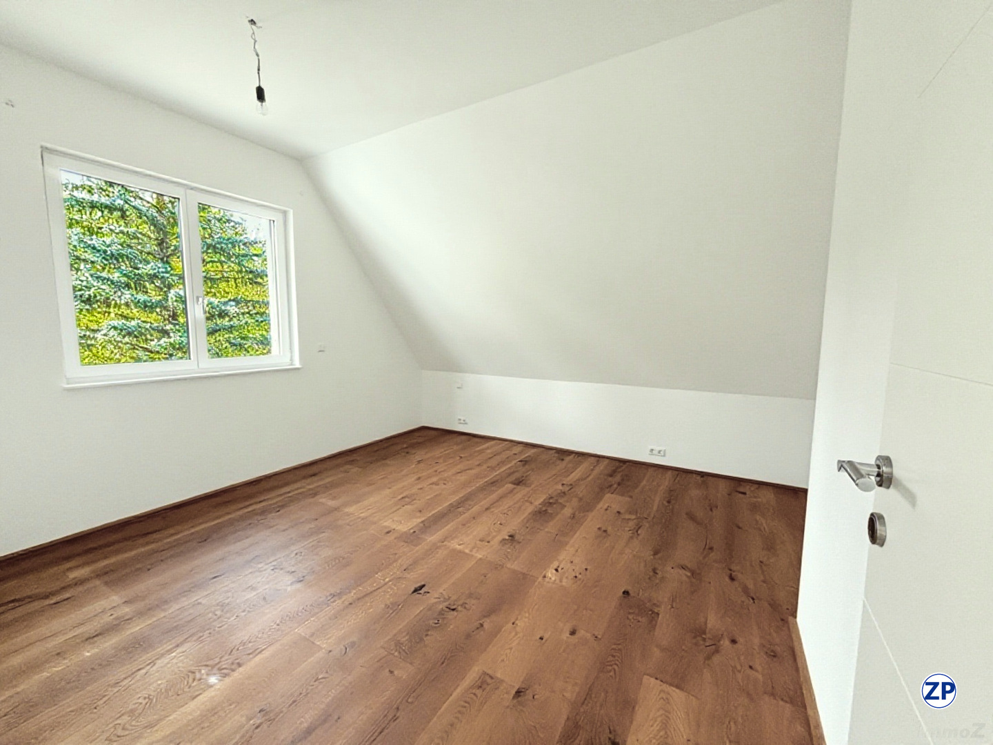 Moderne 4-Zimmer-Dachgescho�wohnung mit Villencharakter, gro�em Balkon und Garage am Wienerwald /  / 1140&nbsp;Wien / Bild 3