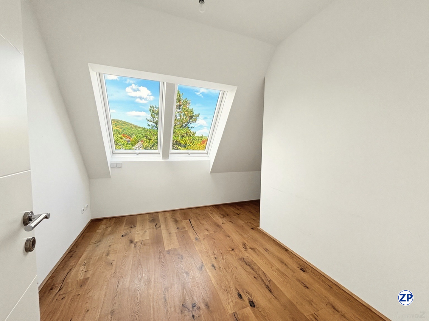 Moderne 4-Zimmer-Dachgescho�wohnung mit Villencharakter, gro�em Balkon und Garage am Wienerwald /  / 1140&nbsp;Wien / Bild 4