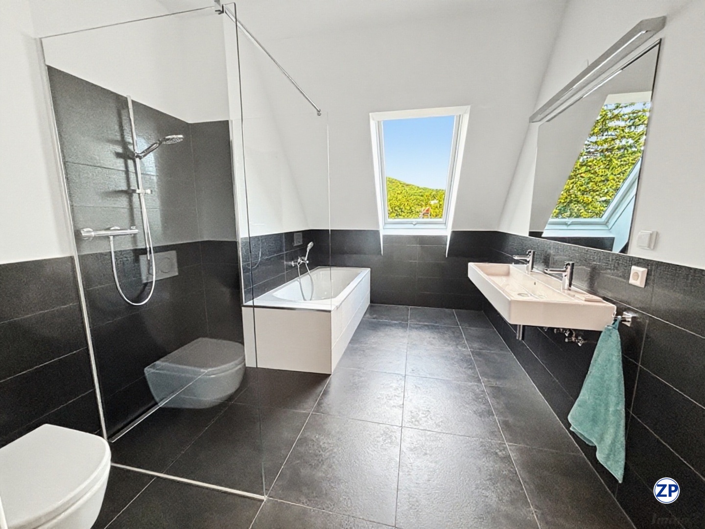 Moderne 4-Zimmer-Dachgescho�wohnung mit Villencharakter, gro�em Balkon und Garage am Wienerwald /  / 1140&nbsp;Wien / Bild 6