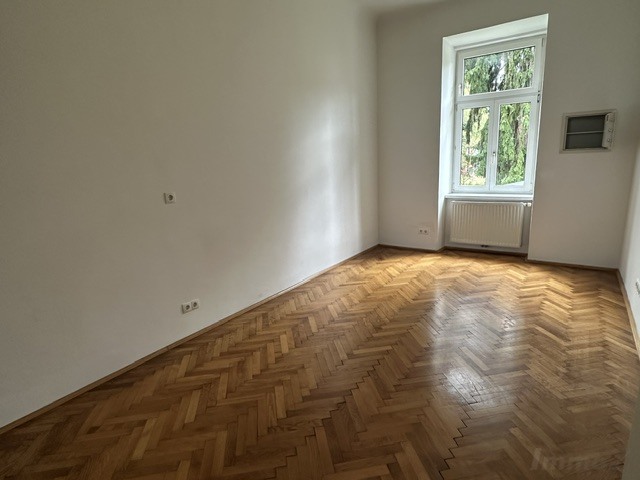 Zimmer hofseitig