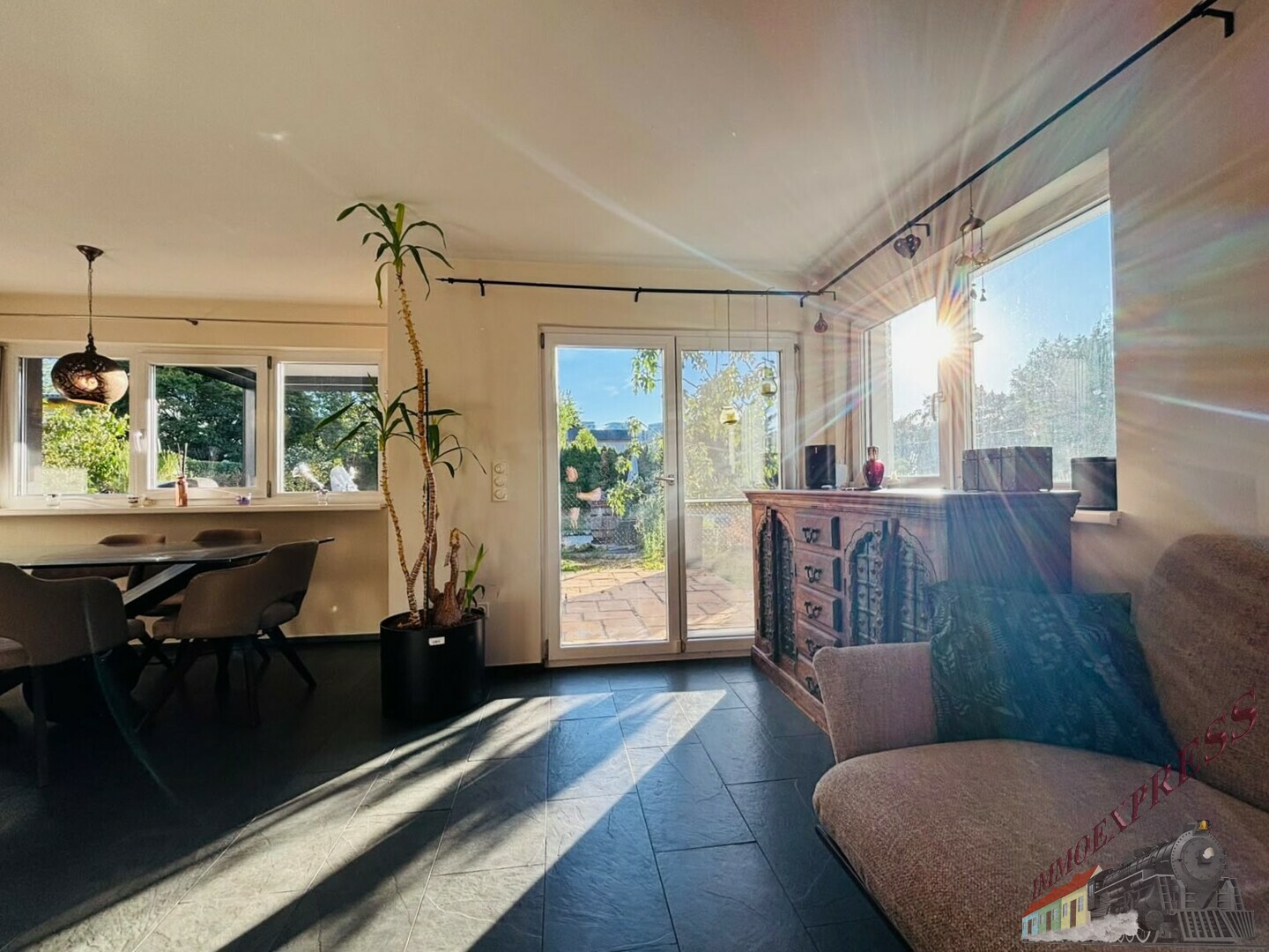 Wohnen im Herzen Wiens! Einfamilienhaus auf Eigengrund mit Top Ausstattung, eigenem Garten, Pool & sehr guter Anbindung