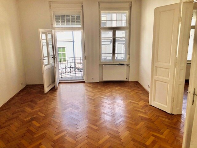 4-Zimmer-Altbauwohnung mit 2 Balkonen, in ruhiger Seitengasse, 2.OG ohne Lift ab 1.1.2027 bzw. 20.12.2026