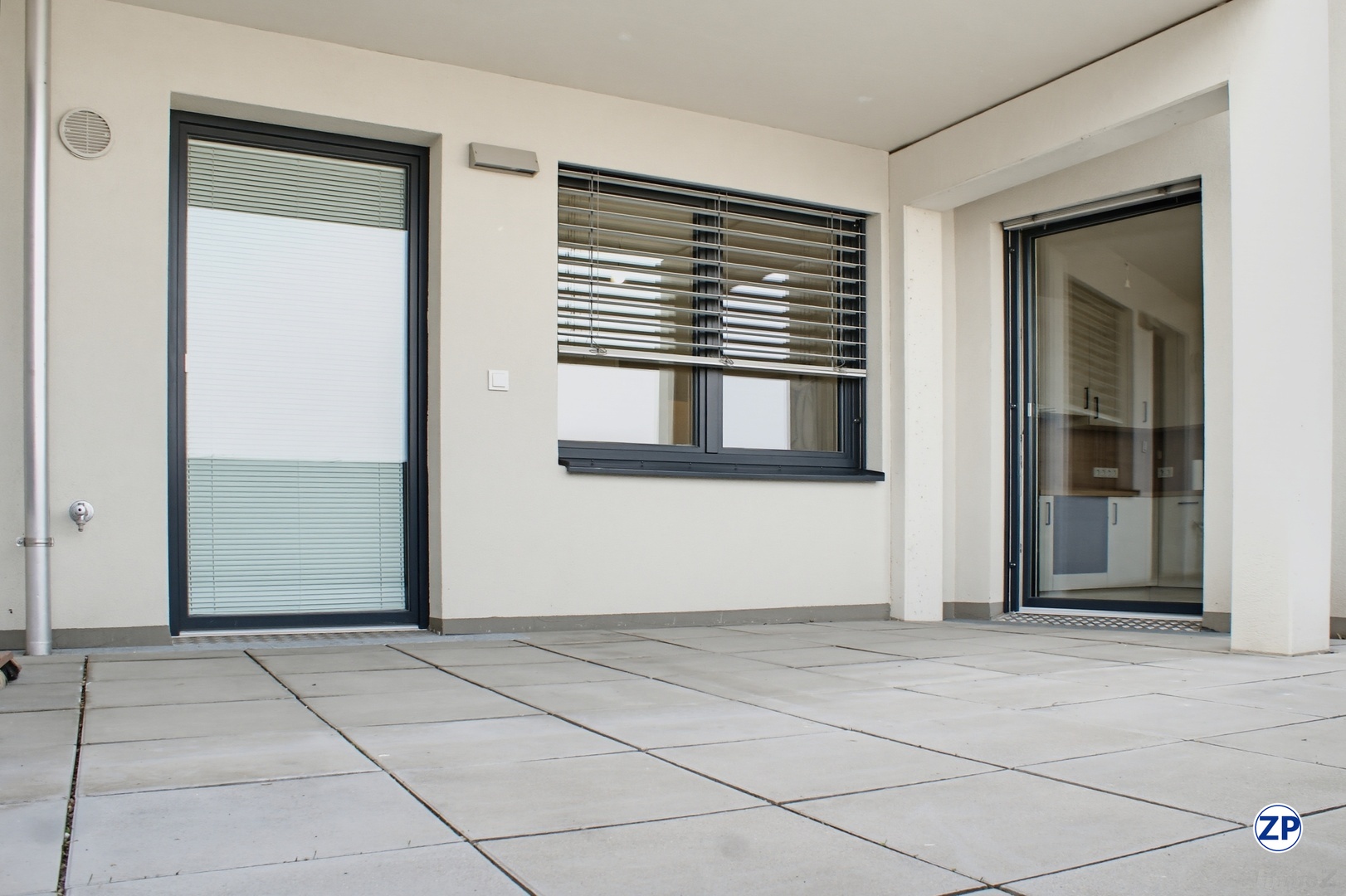 Helle 2-ZIMMER-WOHNUNG MIT gro�er TERRASSE N�HE U6!