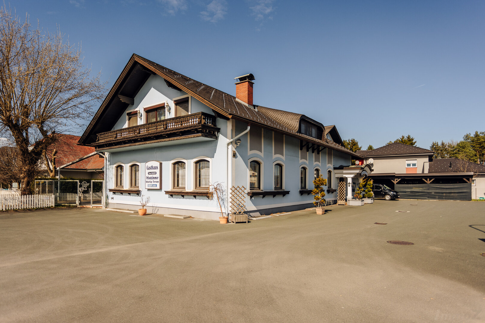 Etablierter Familienbetrieb mit  großer Außenterrasse und Wohnetage im Obergeschoss