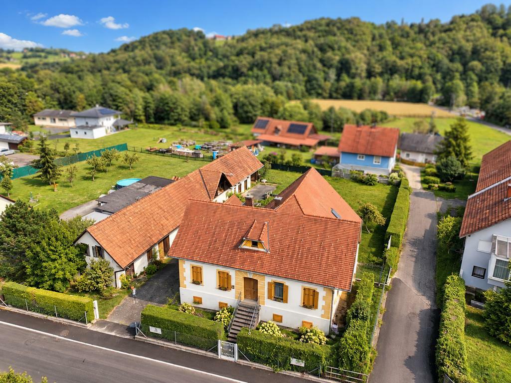 Viel Platz zum Wohnen und Werken – mitten im Ort und doch im Grünen