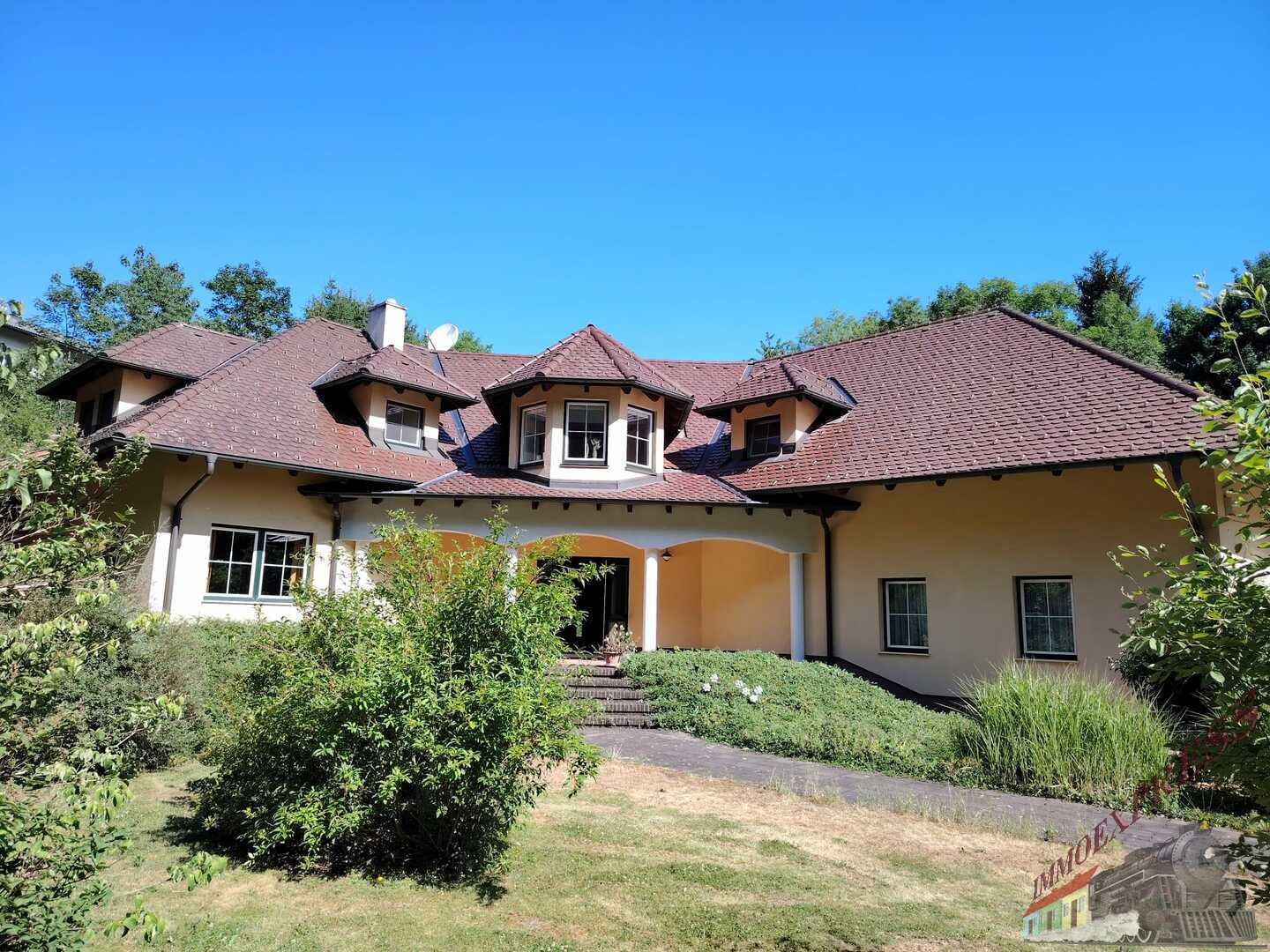 Villa mit neuer PV-Anlage bietet viel Platz und ruhige, grüne Umgebung – nur 38min nach Wien!