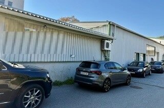 Seite mit Parkplatz