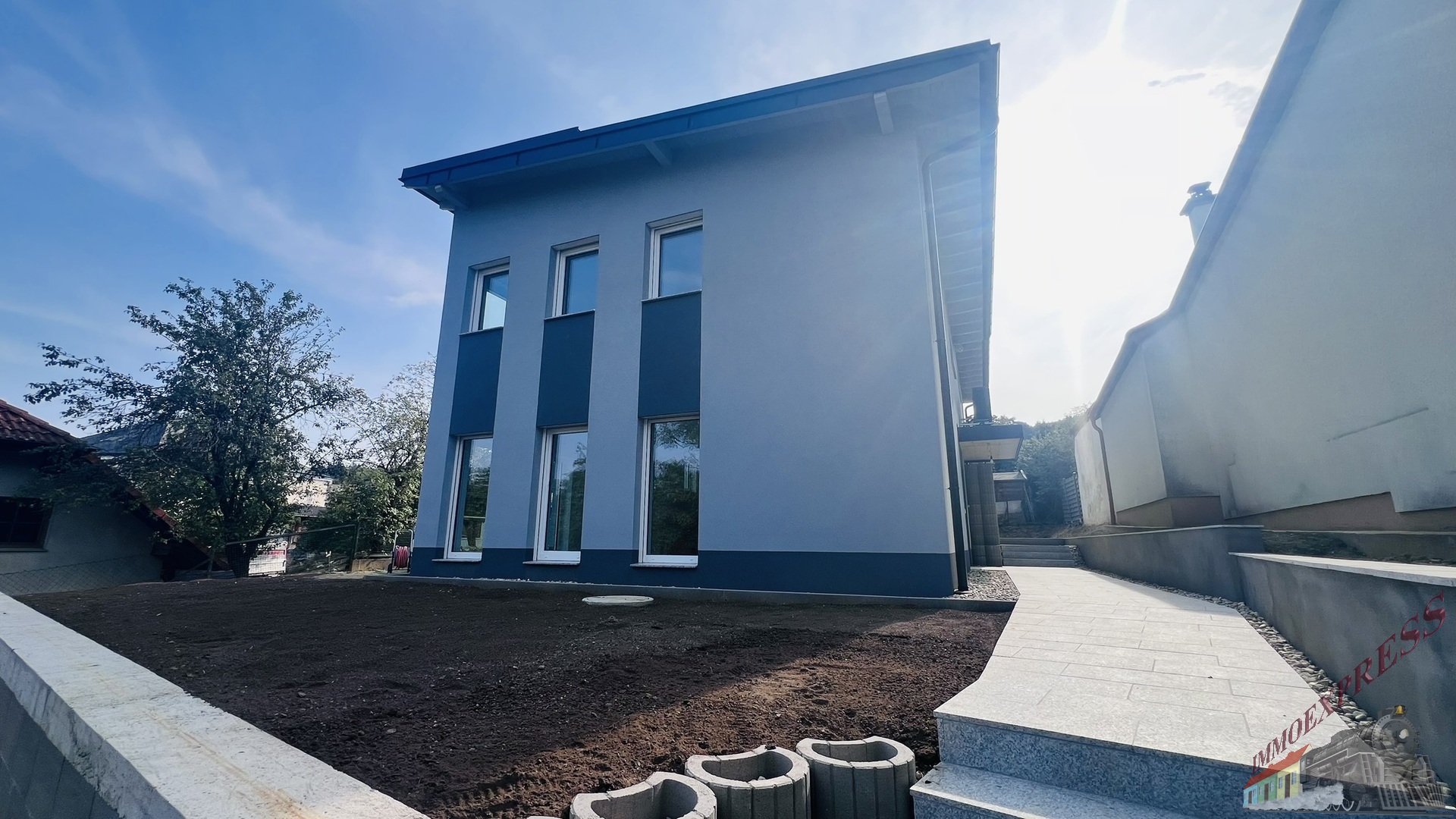 NEU! NEU! NEU! ERSTBEZUG! Familientraum in Ruhelage mit Eigengarten, PKW-Stellplatz und Terrasse