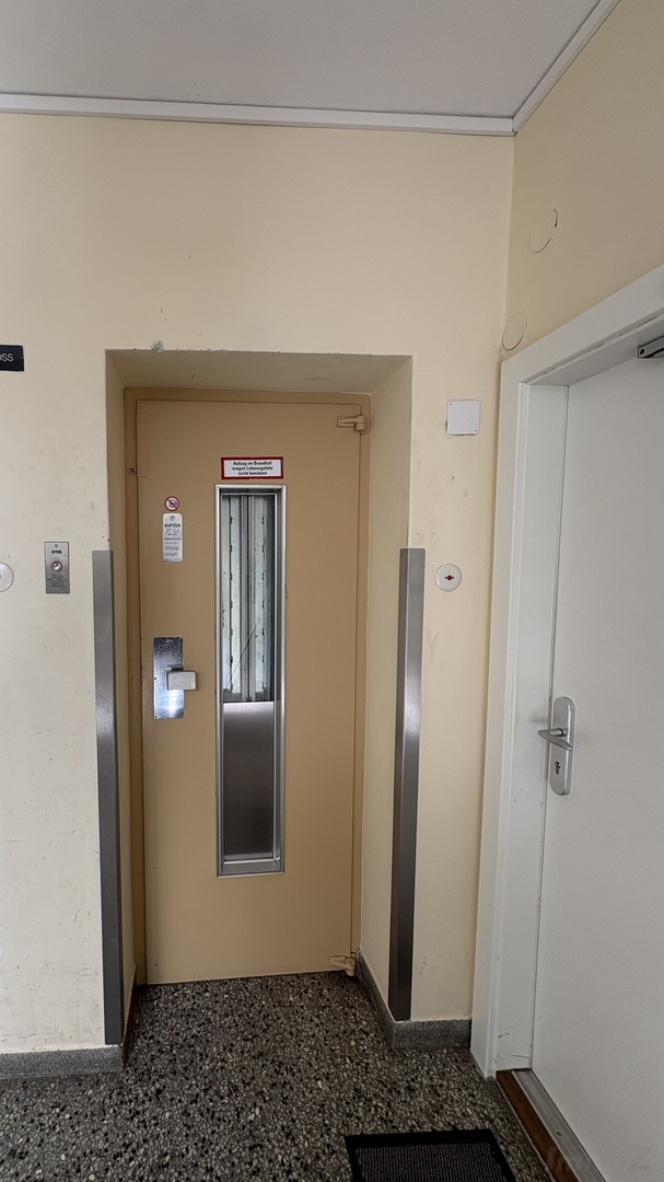 Lift vorhanden