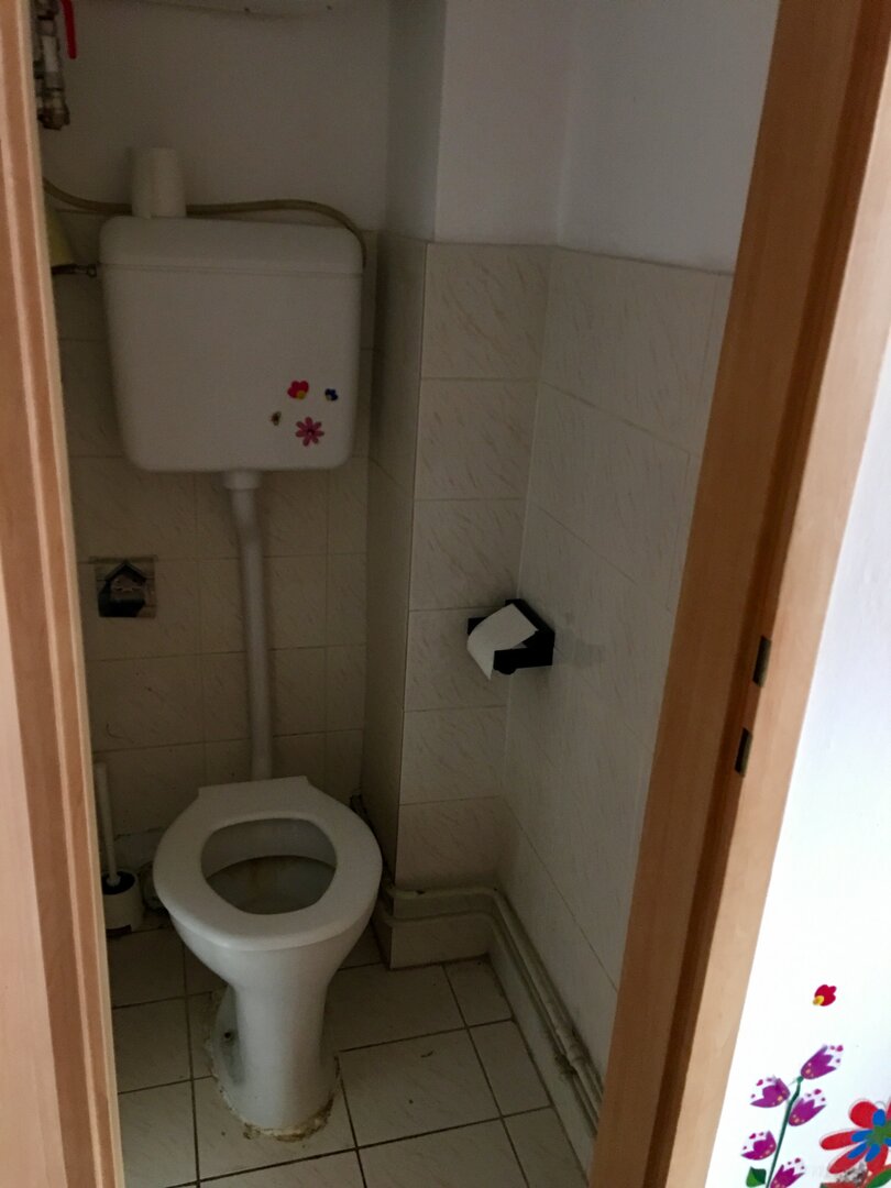 separates WC