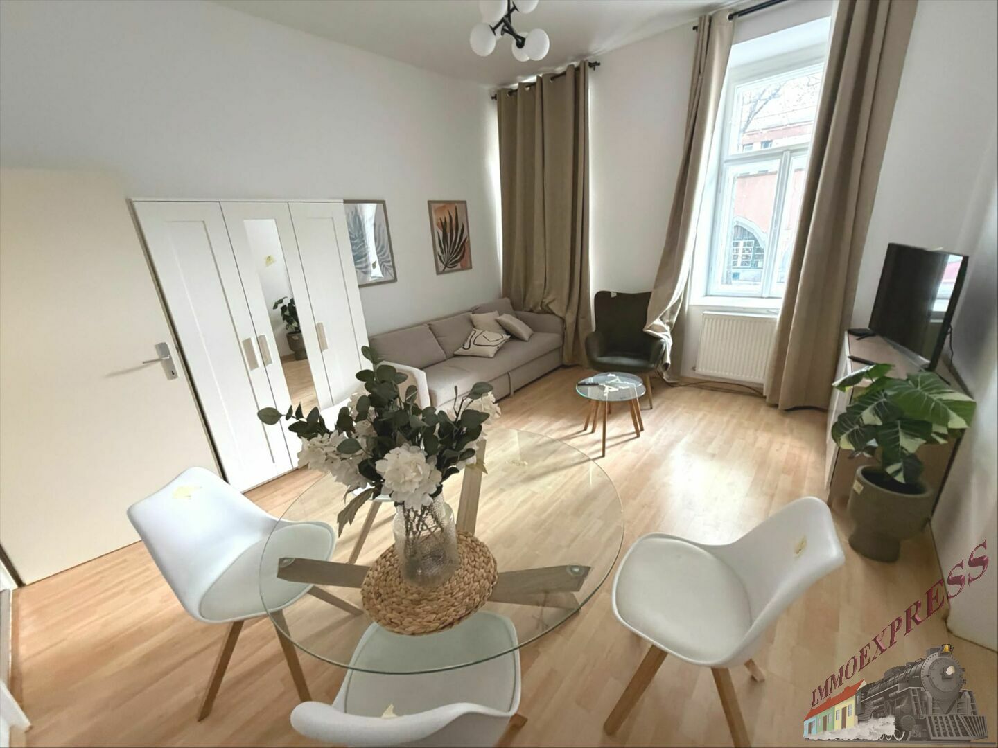 Single & Pärchenhit =  2 Zimmer  sucht langfristige/n Mieter/In