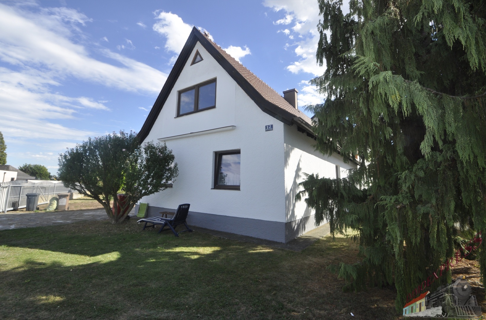 Generalsaniertes Einfamilienhaus mit Dachterrasse, Doppelgarage und sehr gepflegtem Garten