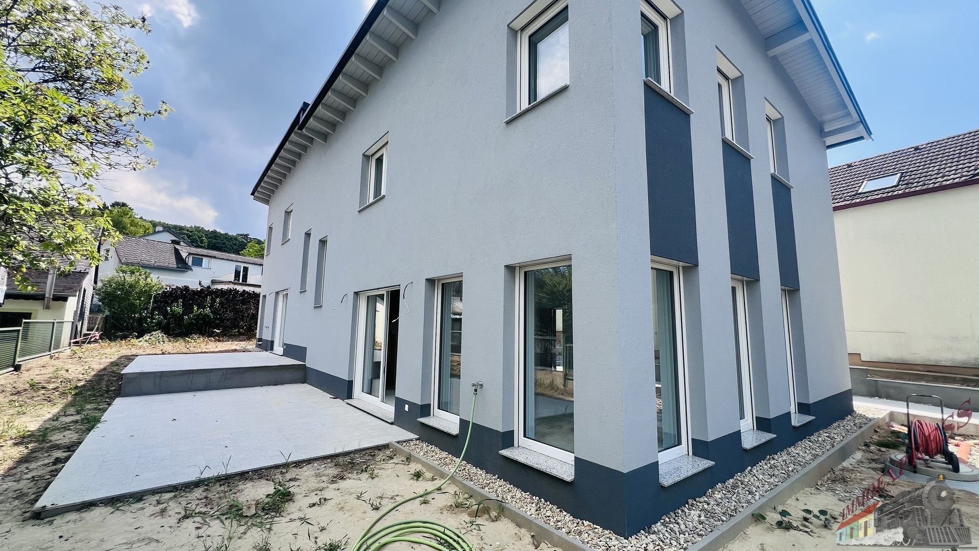 NEU! TOP ANGEBOT! ERSTBEZUG! Familientraum in Ruhelage mit Eigengarten, PKW-Stellplatz und Terrasse