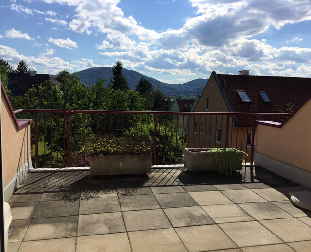 ab 1.2.2027 Maisonettwohnung  - teilmöbliert, große Terrasse, im 2.OG ohne Lift, Tiefgarage (optional anmietbar)